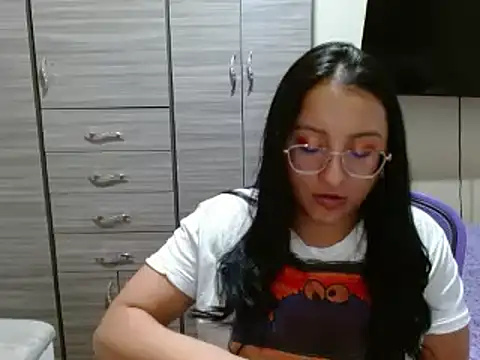 Snapshot of Nia-Cop chatting on January 2025 11:06:01 PM Nia-Cop online show from January 2025 11:06:01 PM