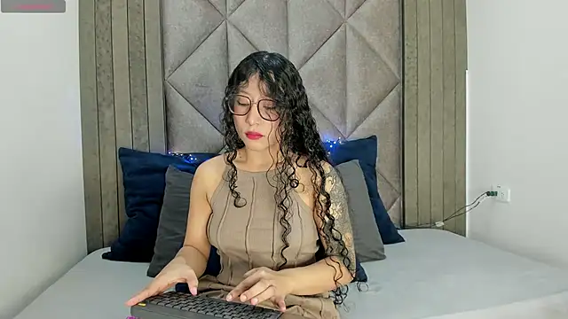 BriaConner  online show from February 2025 04:00:02 AM