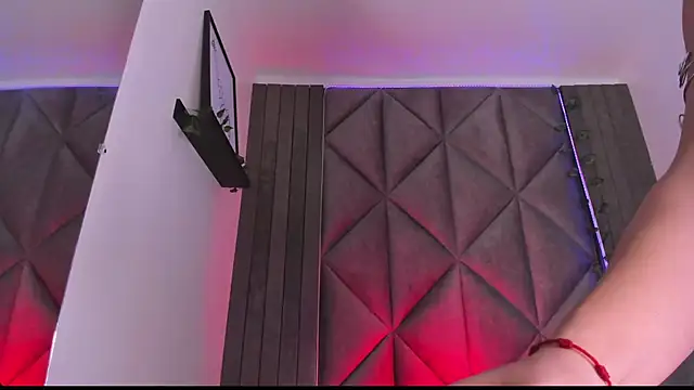 BriaConner  online show from November 2025 02:43:02 AM