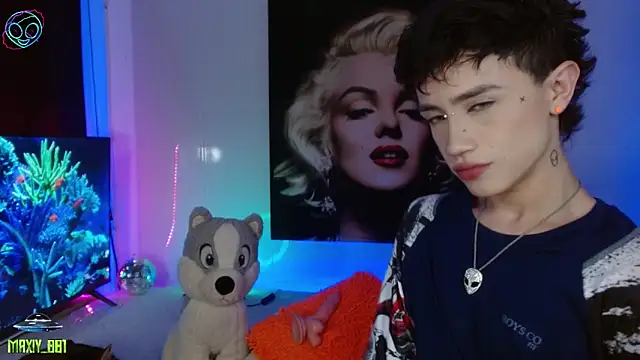 maxiy 001 online show from February 2025 06:38:02 AM