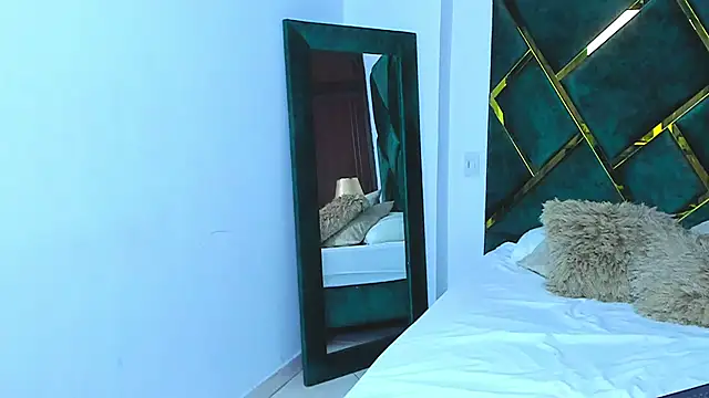 Criss Ariana online show from February 2025 03:20:01 PM