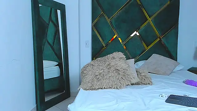 Criss Ariana online show from March 2025 03:59:01 PM