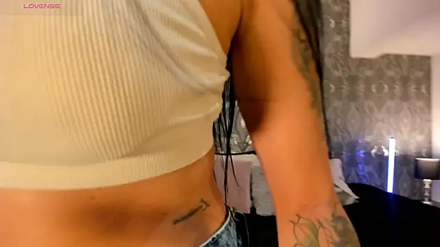 AriRobert  online show from November 2025 04:23:02 AM