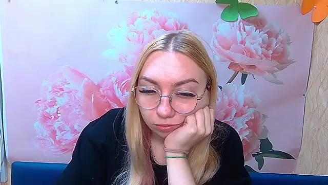 BeatriceFly online show from September 2025 11:48:01 AM