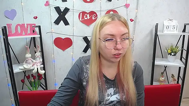 BeatriceFly online show from October 2025 12:03:02 PM