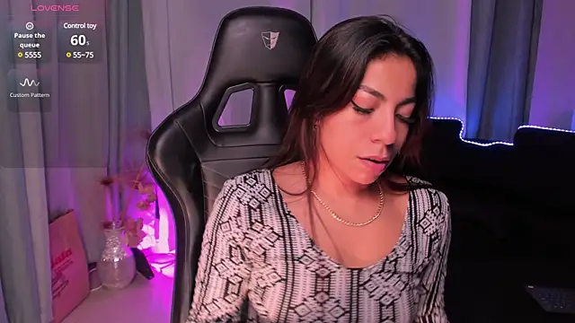 Snapshot of Mia_Gothzx chatting on December 2024 02:19:02 PM Mia Gothzx online show from December 2024 02:19:02 PM