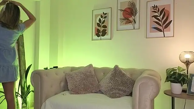 DahianaWalcott online show from March 2026 05:20:01 PM