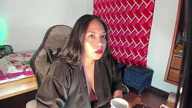 emiily15   online show from May 2026 06:16:02 PM
