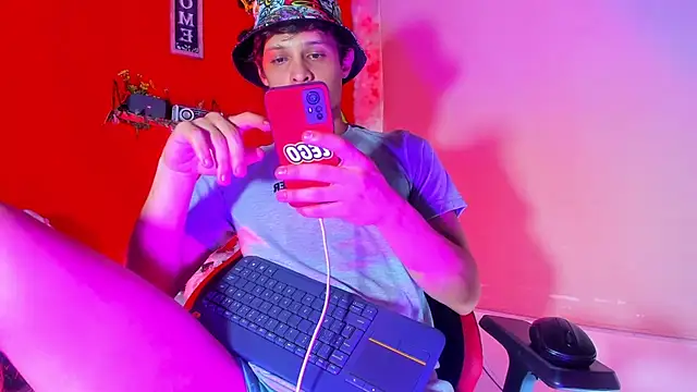 LilOwen  online show from November 2025 08:30:01 PM