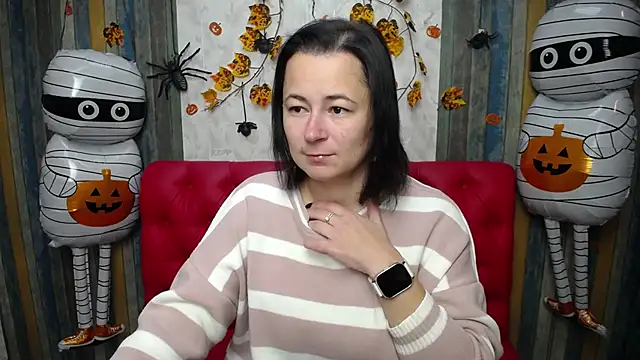 Snapshot of MarieSho chatting on October 2025 06:14:02 AM MarieSho online show from October 2025 06:14:02 AM