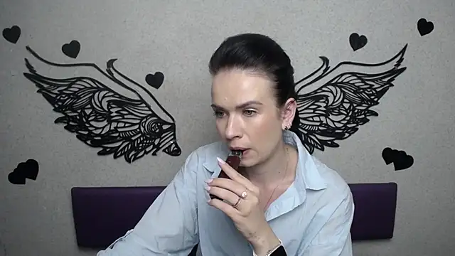 JasmineKouch online show from September 2025 05:16:01 PM