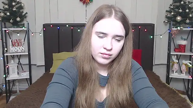 Snapshot of LauraHlot chatting on January 2025 10:13:02 PM LauraHlot online show from January 2025 10:13:02 PM