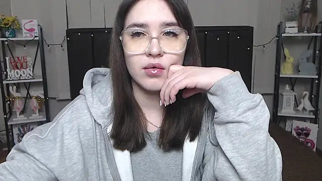 Snapshot of LauraHlot chatting on February 2025 06:53:01 PM LauraHlot online show from February 2025 06:53:01 PM