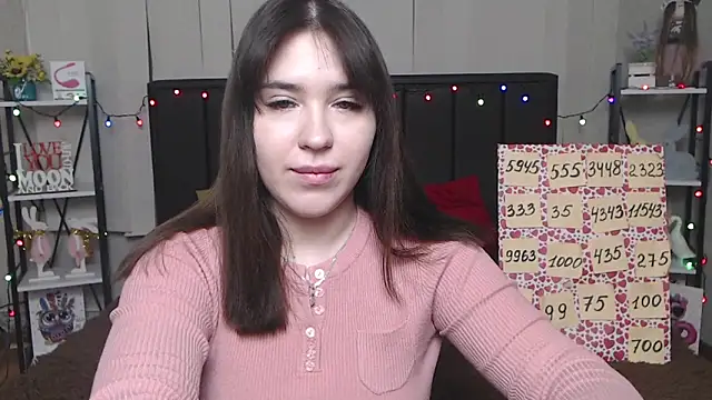 Snapshot of LauraHlot chatting on February 2025 06:15:02 PM LauraHlot online show from February 2025 06:15:02 PM