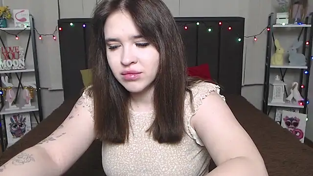 Snapshot of LauraHlot chatting on February 2025 06:13:01 PM LauraHlot online show from February 2025 06:13:01 PM