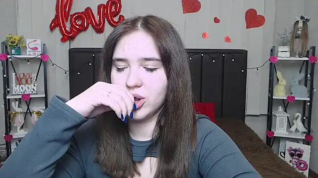 Snapshot of LauraHlot chatting on February 2025 03:35:01 AM LauraHlot online show from February 2025 03:35:01 AM