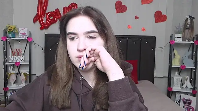 Snapshot of LauraHlot chatting on February 2025 06:15:02 PM LauraHlot online show from February 2025 06:15:02 PM