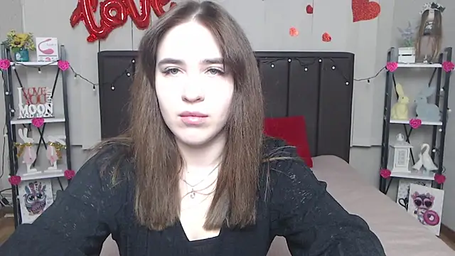 Snapshot of LauraHlot chatting on March 2025 06:24:02 AM LauraHlot online show from March 2025 06:24:02 AM