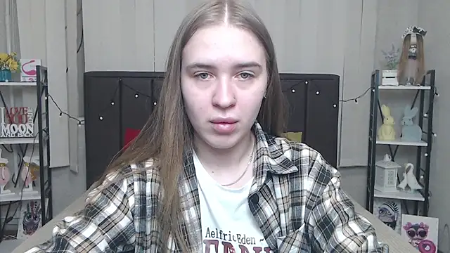 Snapshot of LauraHlot chatting on September 2025 06:24:01 AM LauraHlot online show from September 2025 06:24:01 AM