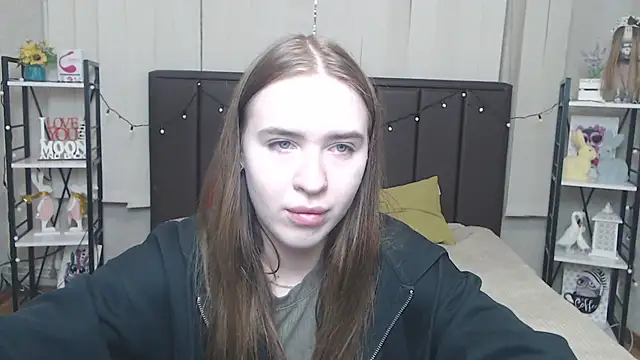 Snapshot of LauraHlot chatting on September 2025 06:20:01 PM LauraHlot online show from September 2025 06:20:01 PM