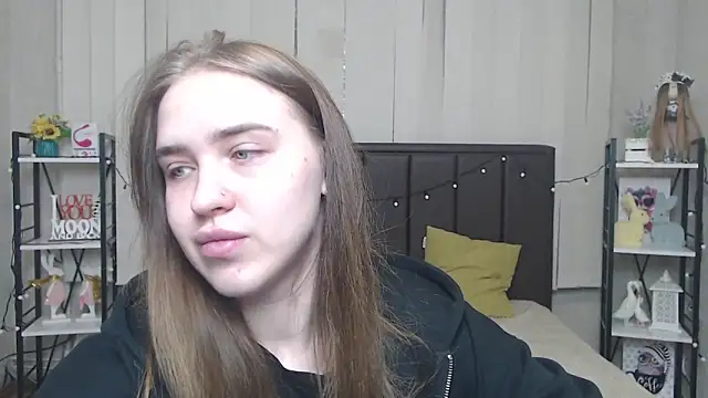 Snapshot of LauraHlot chatting on September 2025 06:03:01 AM LauraHlot online show from September 2025 06:03:01 AM