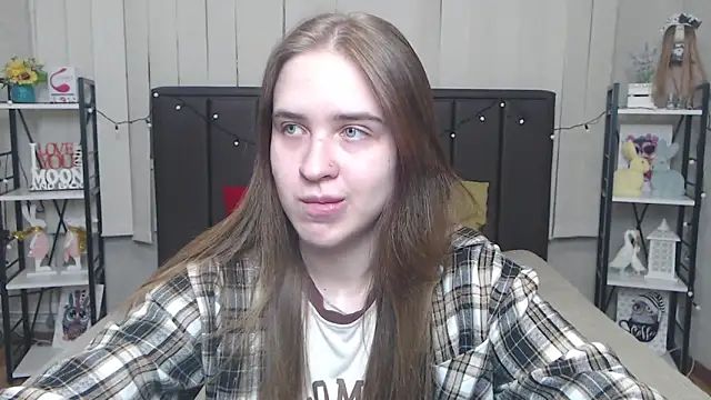 Snapshot of LauraHlot chatting on September 2025 05:37:01 PM LauraHlot online show from September 2025 05:37:01 PM