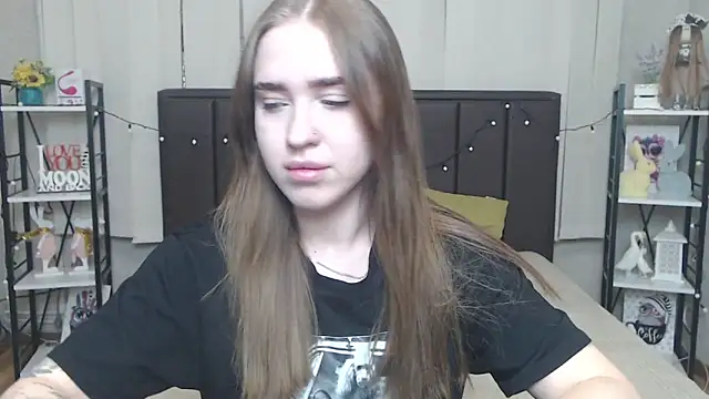 Snapshot of LauraHlot chatting on September 2025 05:44:01 AM LauraHlot online show from September 2025 05:44:01 AM