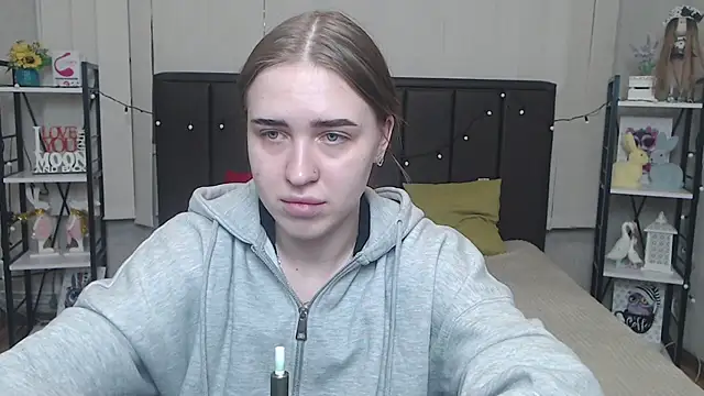 Snapshot of LauraHlot chatting on September 2025 05:39:02 PM LauraHlot online show from September 2025 05:39:02 PM