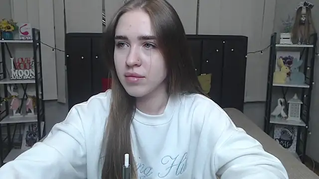 Snapshot of LauraHlot chatting on September 2025 06:24:02 PM LauraHlot online show from September 2025 06:24:02 PM