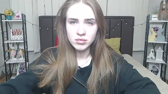 Snapshot of LauraHlot chatting on October 2025 05:10:02 PM LauraHlot online show from October 2025 05:10:02 PM