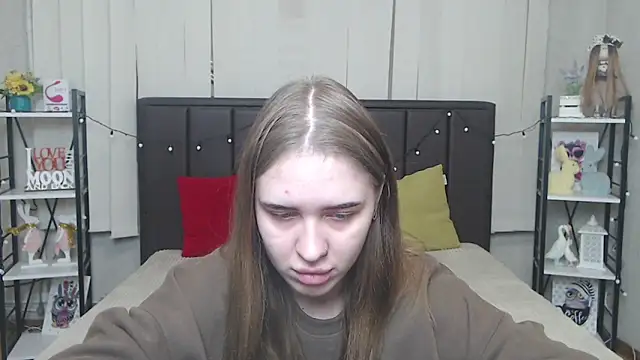 Snapshot of LauraHlot chatting on October 2025 05:45:01 PM LauraHlot online show from October 2025 05:45:01 PM