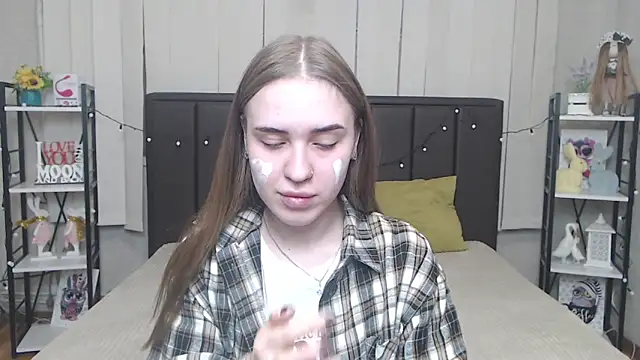 Snapshot of LauraHlot chatting on October 2025 05:40:01 AM LauraHlot online show from October 2025 05:40:01 AM