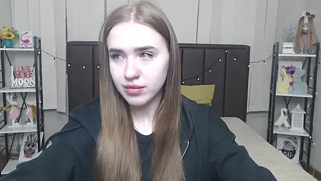 Snapshot of LauraHlot chatting on October 2025 05:32:02 AM LauraHlot online show from October 2025 05:32:02 AM