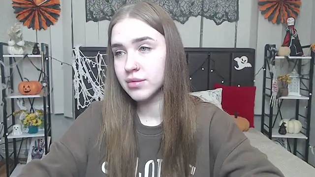 Snapshot of LauraHlot chatting on October 2025 07:03:01 PM LauraHlot online show from October 2025 07:03:01 PM