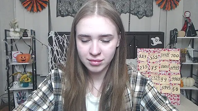 Snapshot of LauraHlot chatting on October 2025 05:40:02 PM LauraHlot online show from October 2025 05:40:02 PM