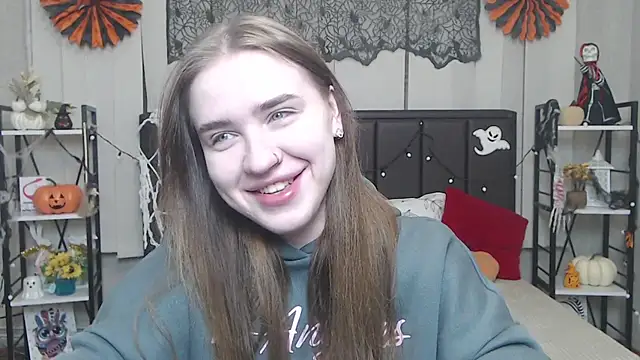 Snapshot of LauraHlot chatting on October 2025 06:47:01 PM LauraHlot online show from October 2025 06:47:01 PM