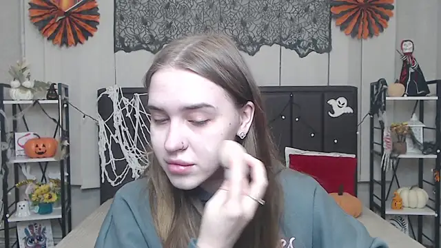 Snapshot of LauraHlot chatting on November 2025 06:27:01 AM LauraHlot online show from November 2025 06:27:01 AM