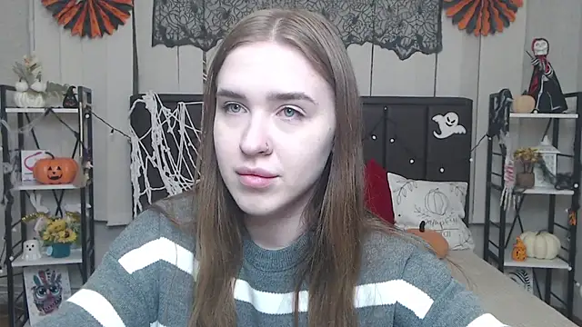 Snapshot of LauraHlot chatting on November 2025 06:31:01 PM LauraHlot online show from November 2025 06:31:01 PM