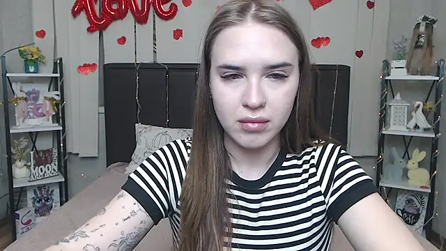 LauraHlot online show from April 2026 06:03:02 AM