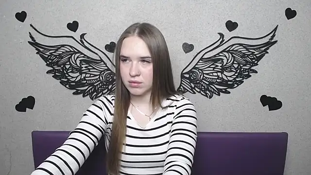 LauraHlot online show from April 2026 05:17:01 PM