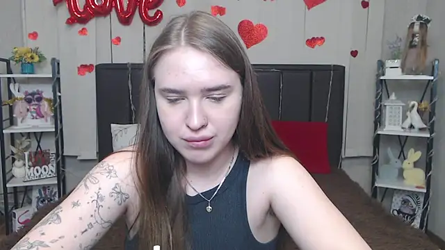 Snapshot of LauraHlot chatting on May 2026 06:13:01 PM LauraHlot online show from May 2026 06:13:01 PM