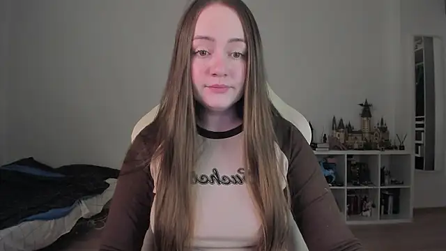 WalkingGirl online show from February 2026 09:30:02 PM