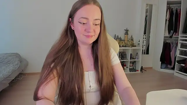 Snapshot of WalkingGirl chatting on June 2026 12:57:02 PM WalkingGirl online show from June 2026 12:57:02 PM
