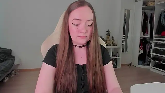 Snapshot of WalkingGirl chatting on July 2026 10:18:01 AM WalkingGirl online show from July 2026 10:18:01 AM