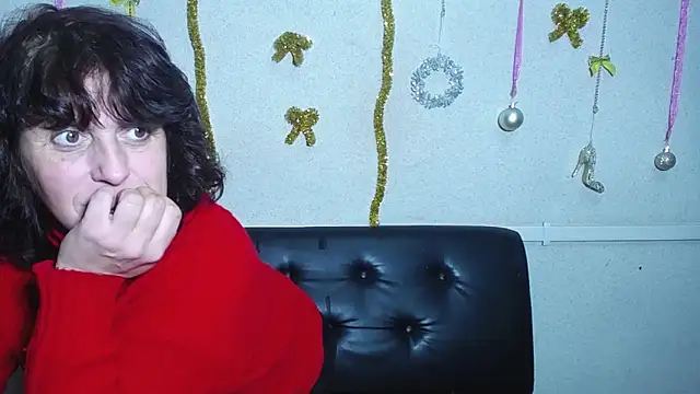 Snapshot of LuciaMii chatting on December 2024 12:15:02 AM LuciaMii online show from December 2024 12:15:02 AM