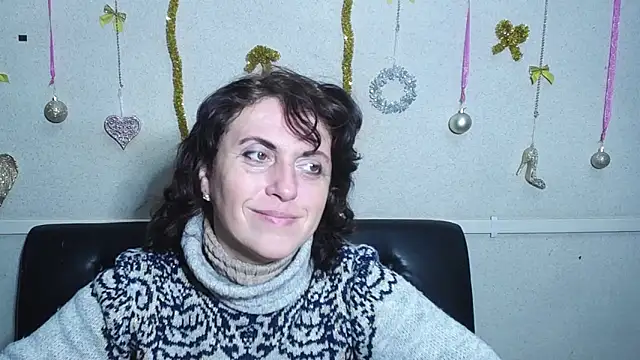 Snapshot of LuciaMii chatting on December 2024 06:05:01 PM LuciaMii online show from December 2024 06:05:01 PM