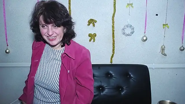 Snapshot of LuciaMii chatting on January 2025 12:19:02 AM LuciaMii online show from January 2025 12:19:02 AM