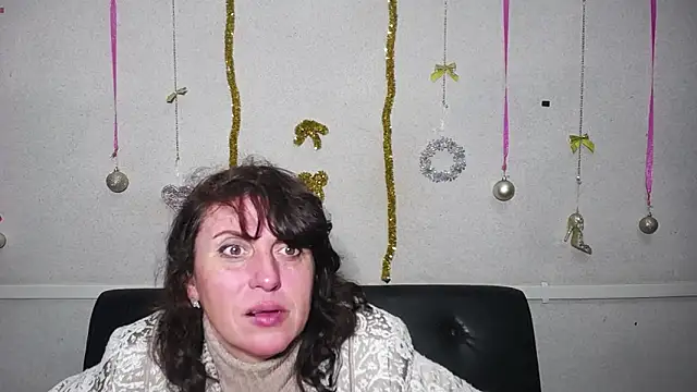 Snapshot of LuciaMii chatting on January 2025 06:07:01 PM LuciaMii online show from January 2025 06:07:01 PM