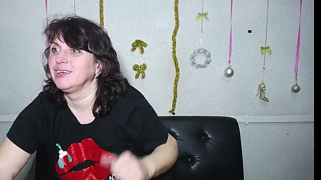 Snapshot of LuciaMii chatting on January 2025 12:19:02 AM LuciaMii online show from January 2025 12:19:02 AM