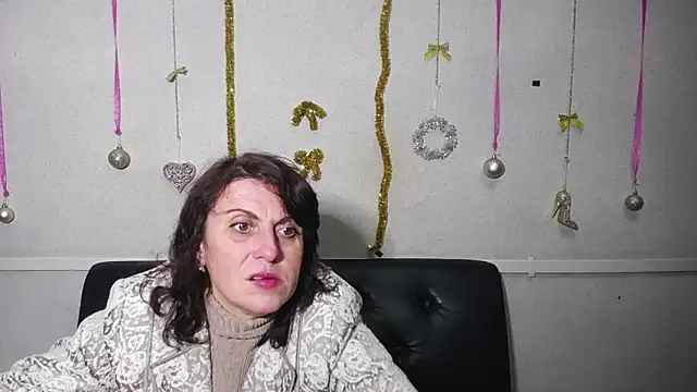 Snapshot of LuciaMii chatting on January 2025 05:58:01 PM LuciaMii online show from January 2025 05:58:01 PM